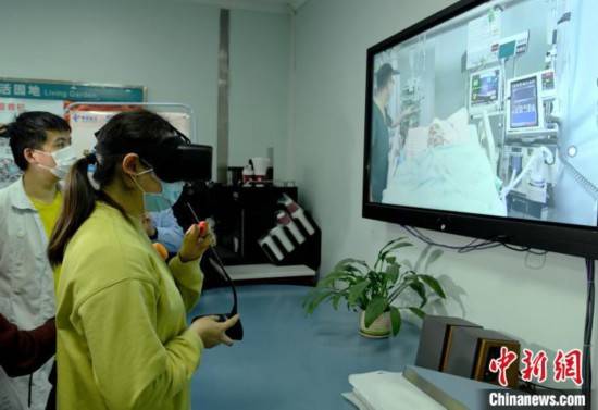 四川首個“5G+醫(yī)療機(jī)器人+VR”探視系統(tǒng)正式啟用 四川首個“5G+醫(yī)療機(jī)器人+VR”探視系統(tǒng)正式啟用